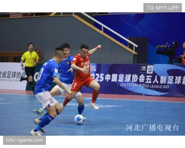 足球赛场高光时刻：激情瞬间点燃全场，精彩表现令人难忘