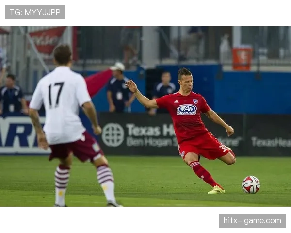 莱万多夫斯基防守端表现稳健，助球队力克强敌赢得关键胜利