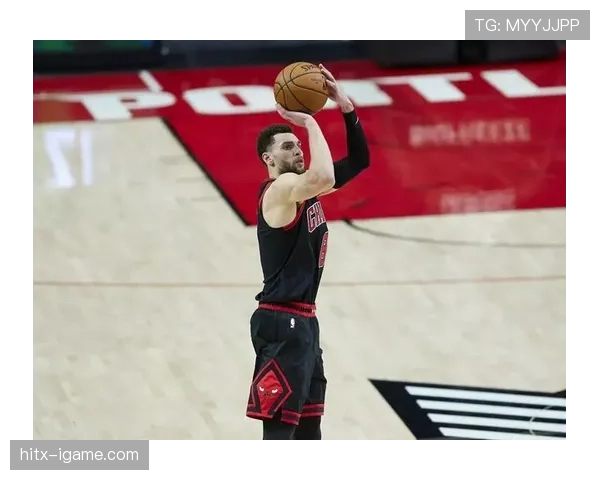 看扎克拉文球场外的生活照，瞬间觉得自己连周末都省着过